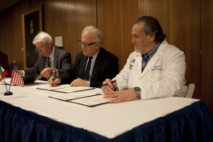 Foto della firma dell'accordo